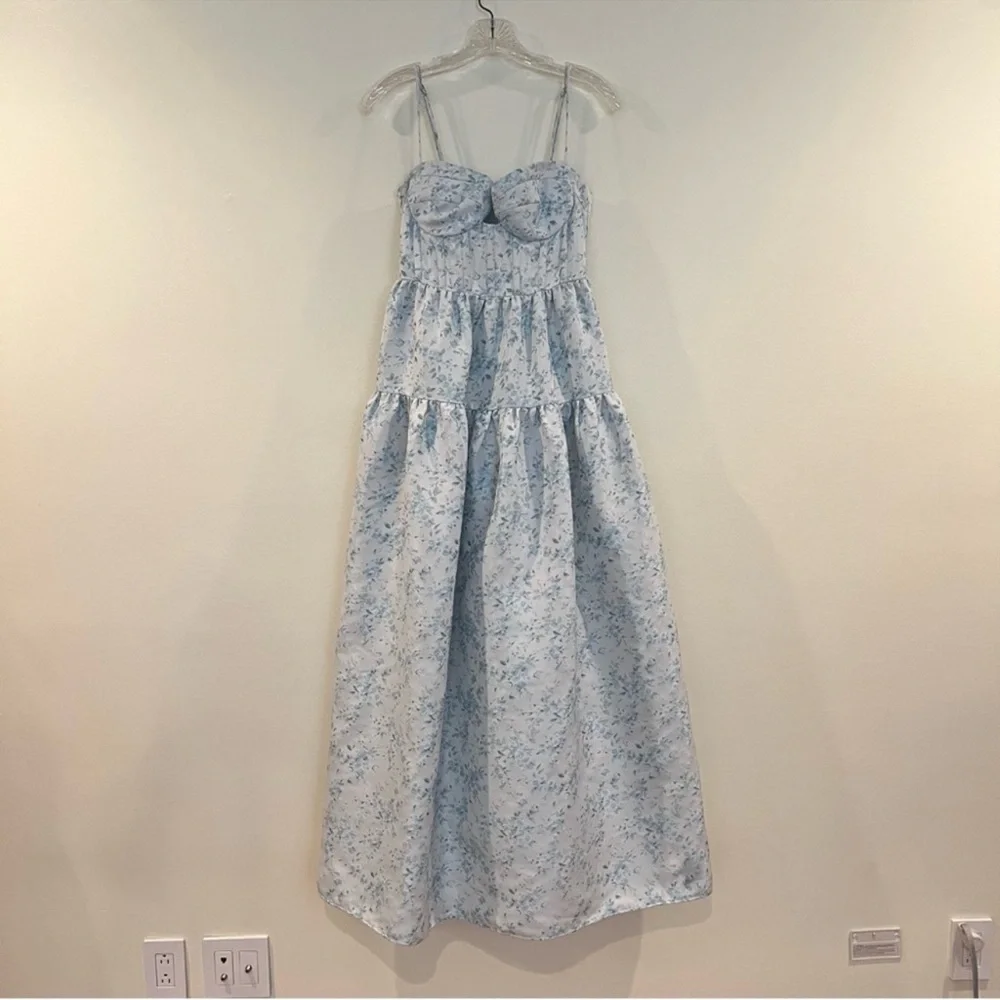 Maison Amory The Windsor Blue Floral Sweetheart Neckline Gown in Morning Dew M - Picture 2 of 10